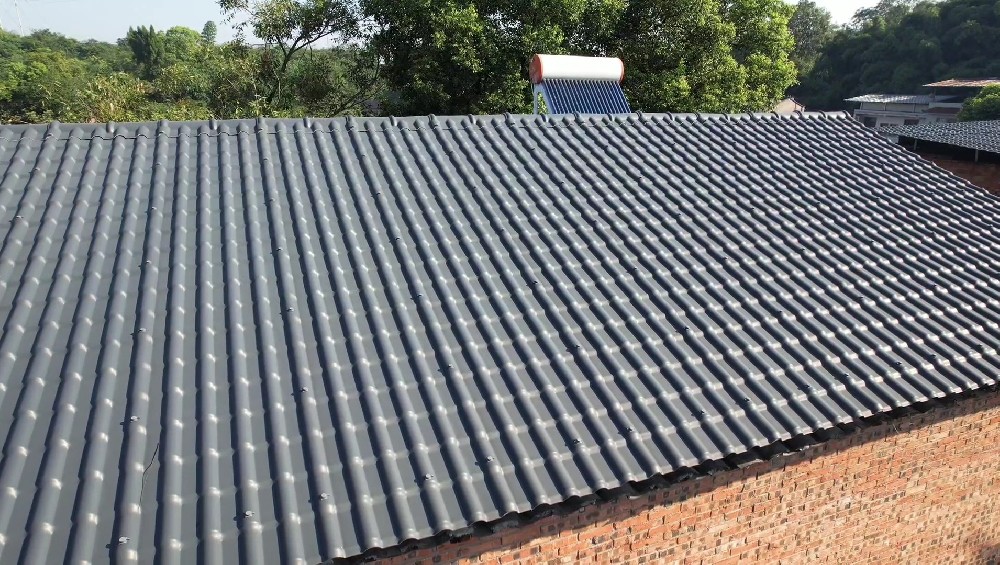 樹脂瓦和彩鋼瓦哪個隔熱效果好？