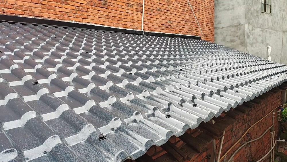 樹脂瓦和鋁瓦屋頂哪個好？哪個更耐用？